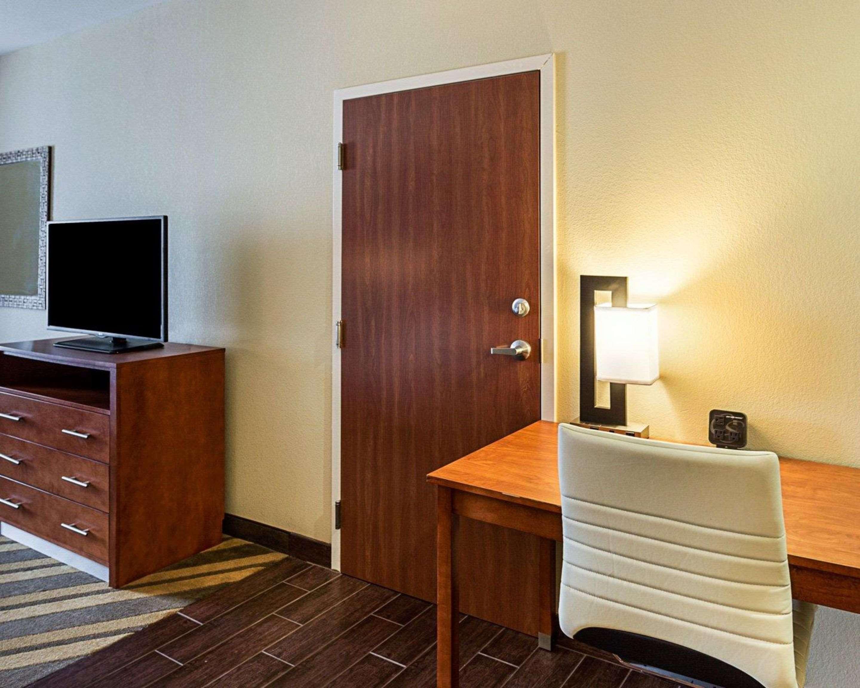 Comfort Suites Near Tanger Outlet Mall Gonzales Dış mekan fotoğraf