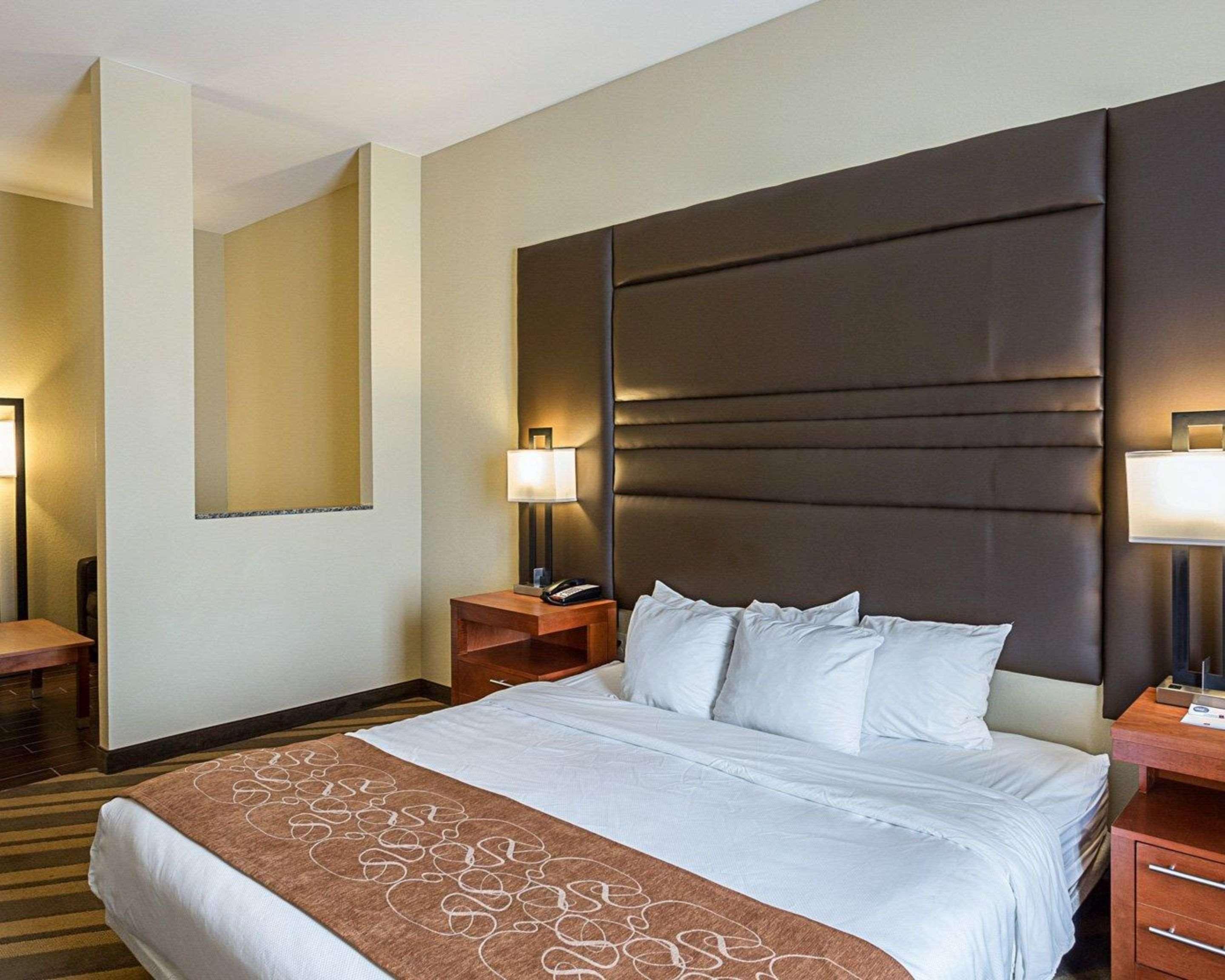 Comfort Suites Near Tanger Outlet Mall Gonzales Dış mekan fotoğraf