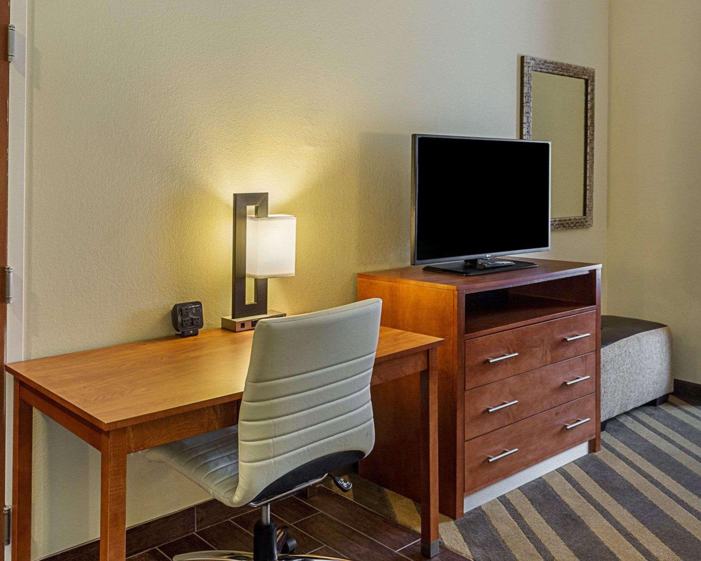 Comfort Suites Near Tanger Outlet Mall Gonzales Dış mekan fotoğraf