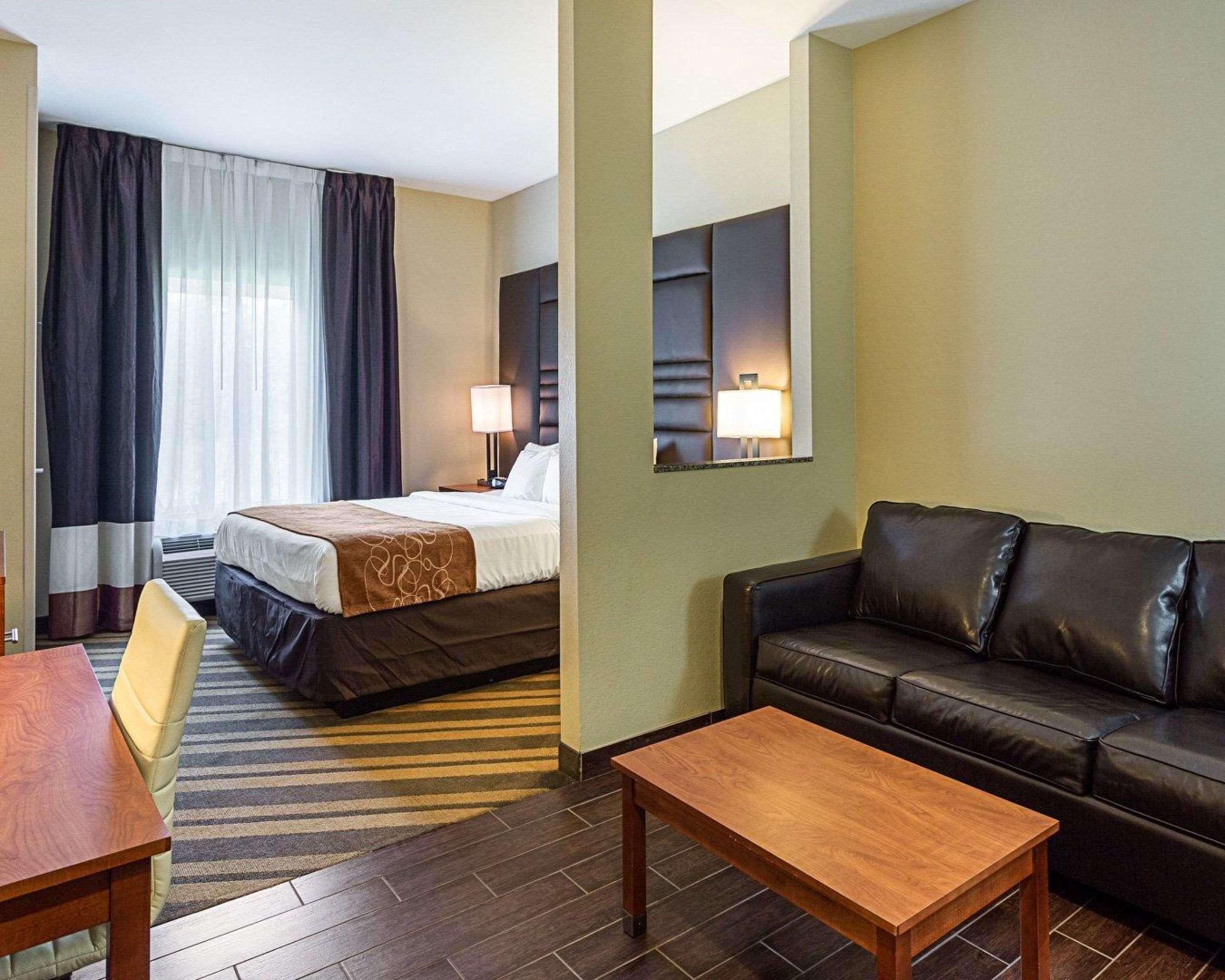 Comfort Suites Near Tanger Outlet Mall Gonzales Dış mekan fotoğraf