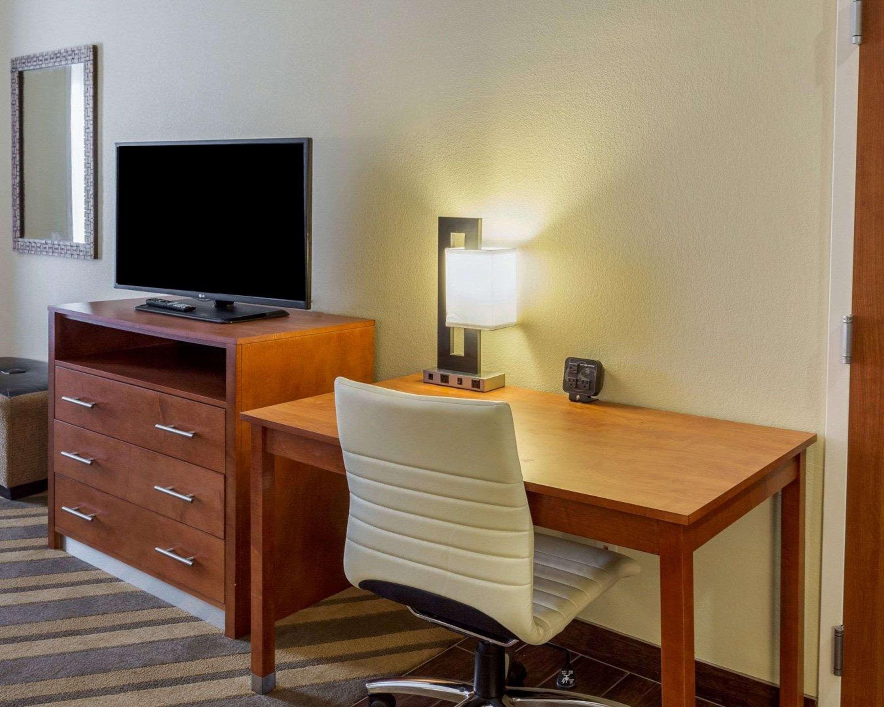 Comfort Suites Near Tanger Outlet Mall Gonzales Dış mekan fotoğraf