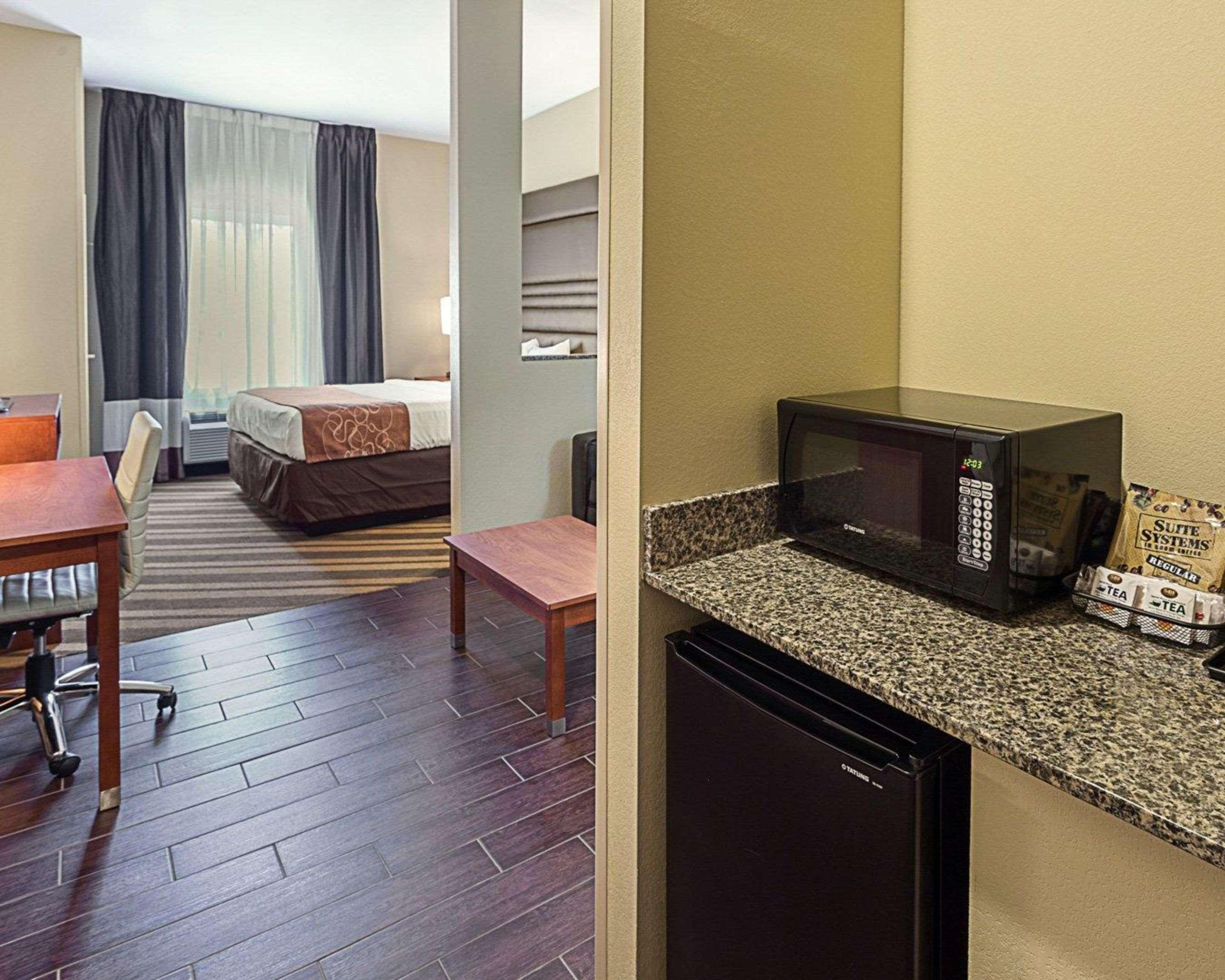 Comfort Suites Near Tanger Outlet Mall Gonzales Dış mekan fotoğraf