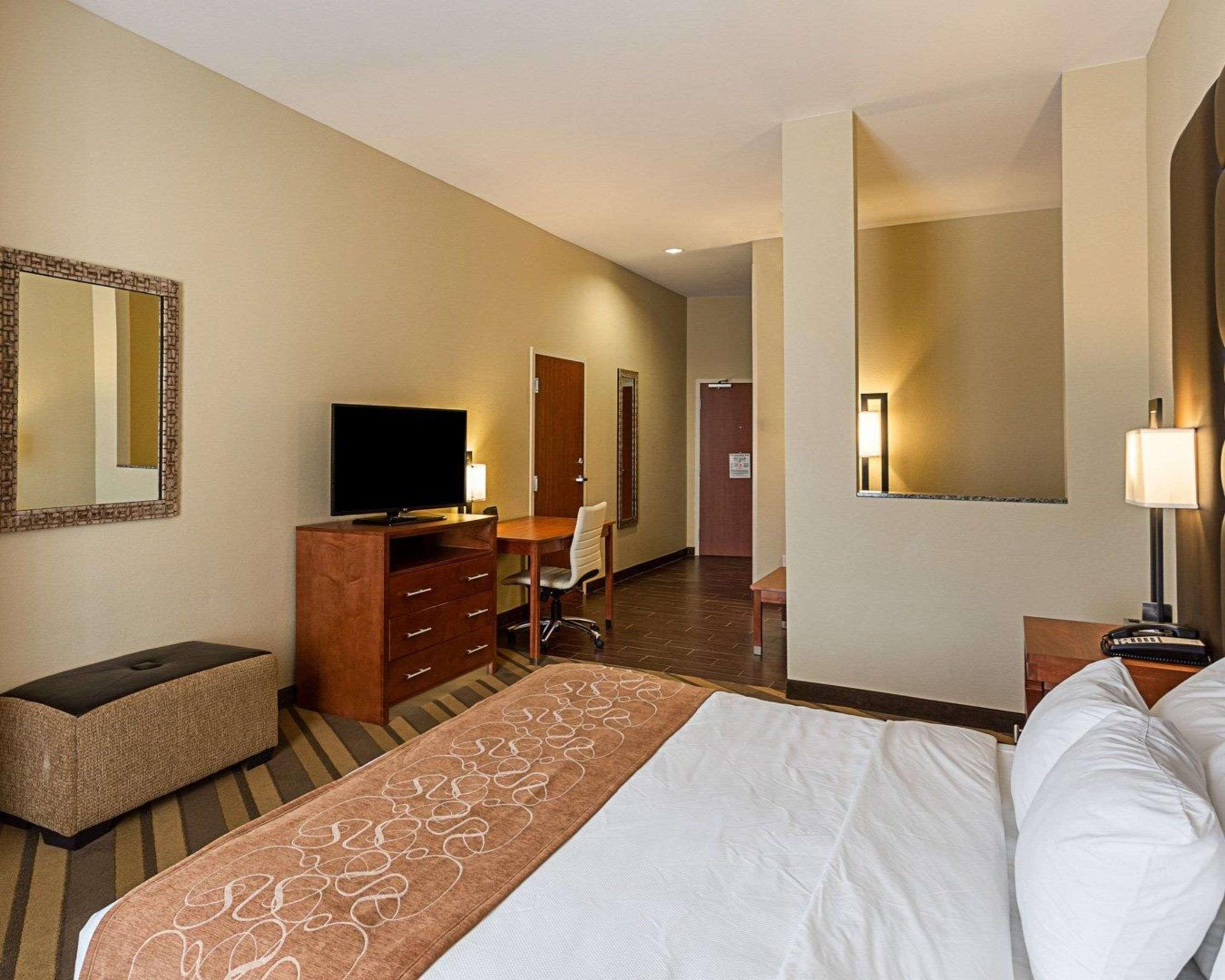 Comfort Suites Near Tanger Outlet Mall Gonzales Dış mekan fotoğraf