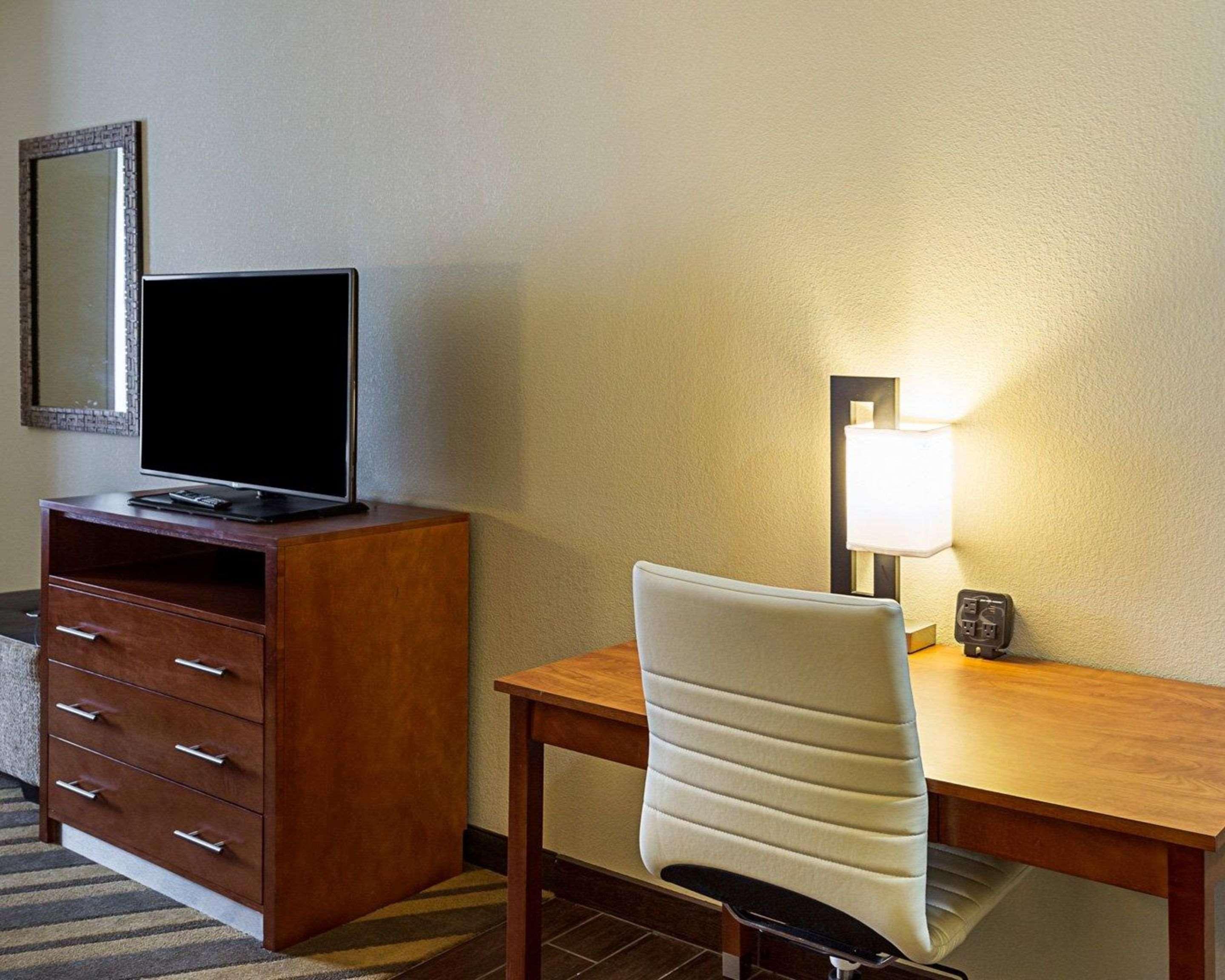 Comfort Suites Near Tanger Outlet Mall Gonzales Dış mekan fotoğraf