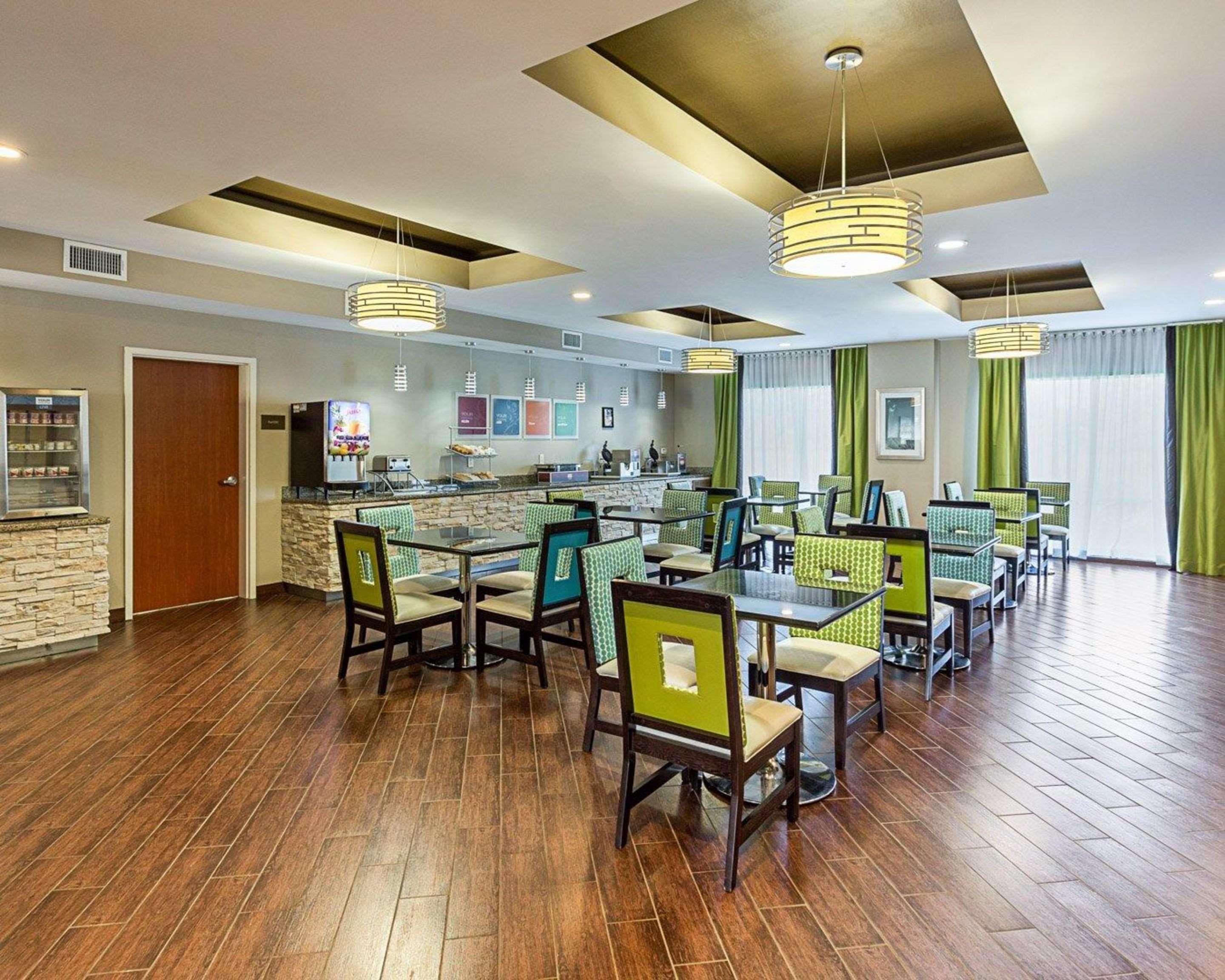 Comfort Suites Near Tanger Outlet Mall Gonzales Dış mekan fotoğraf