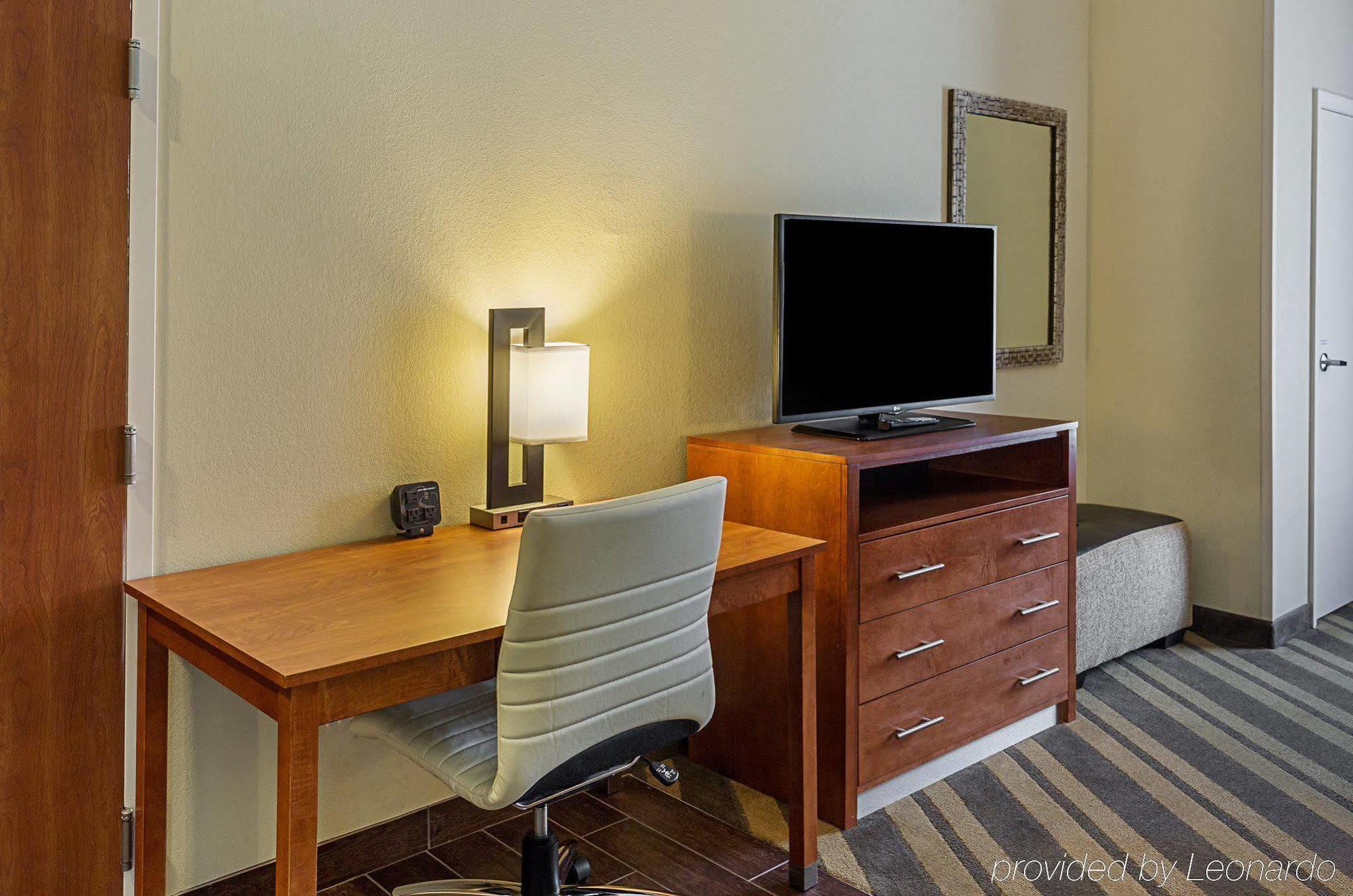 Comfort Suites Near Tanger Outlet Mall Gonzales Dış mekan fotoğraf